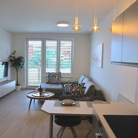 New Cozy 2 Room Pink Apartment Bratislava 059 Exterior photo
