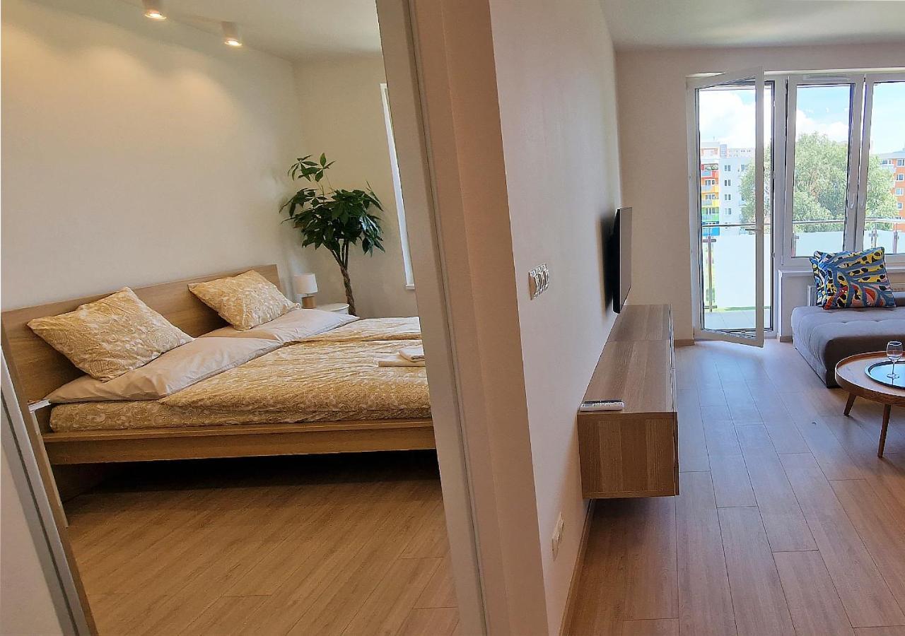 New Cozy 2 Room Pink Apartment Bratislava 059 Exterior photo