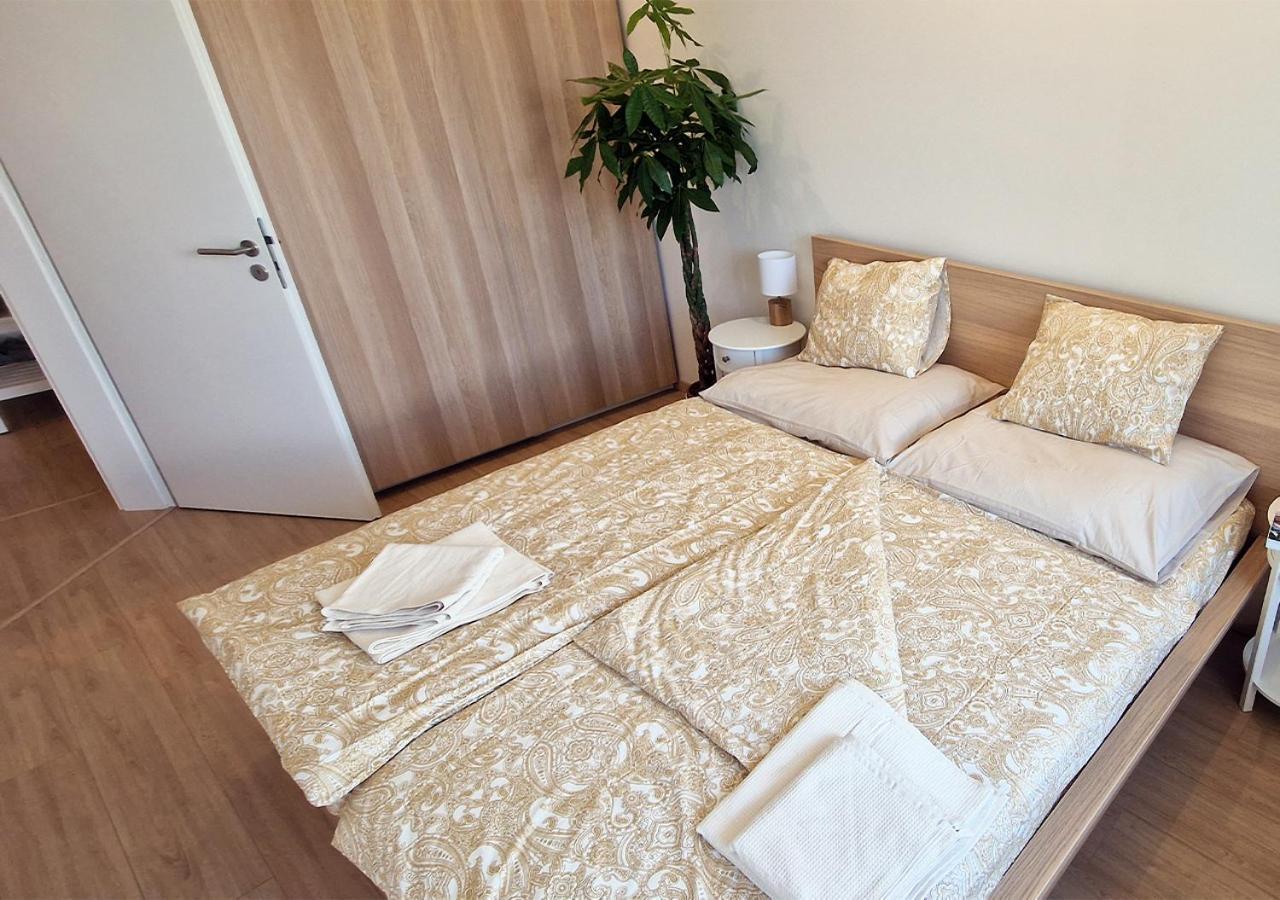 New Cozy 2 Room Pink Apartment Bratislava 059 Exterior photo