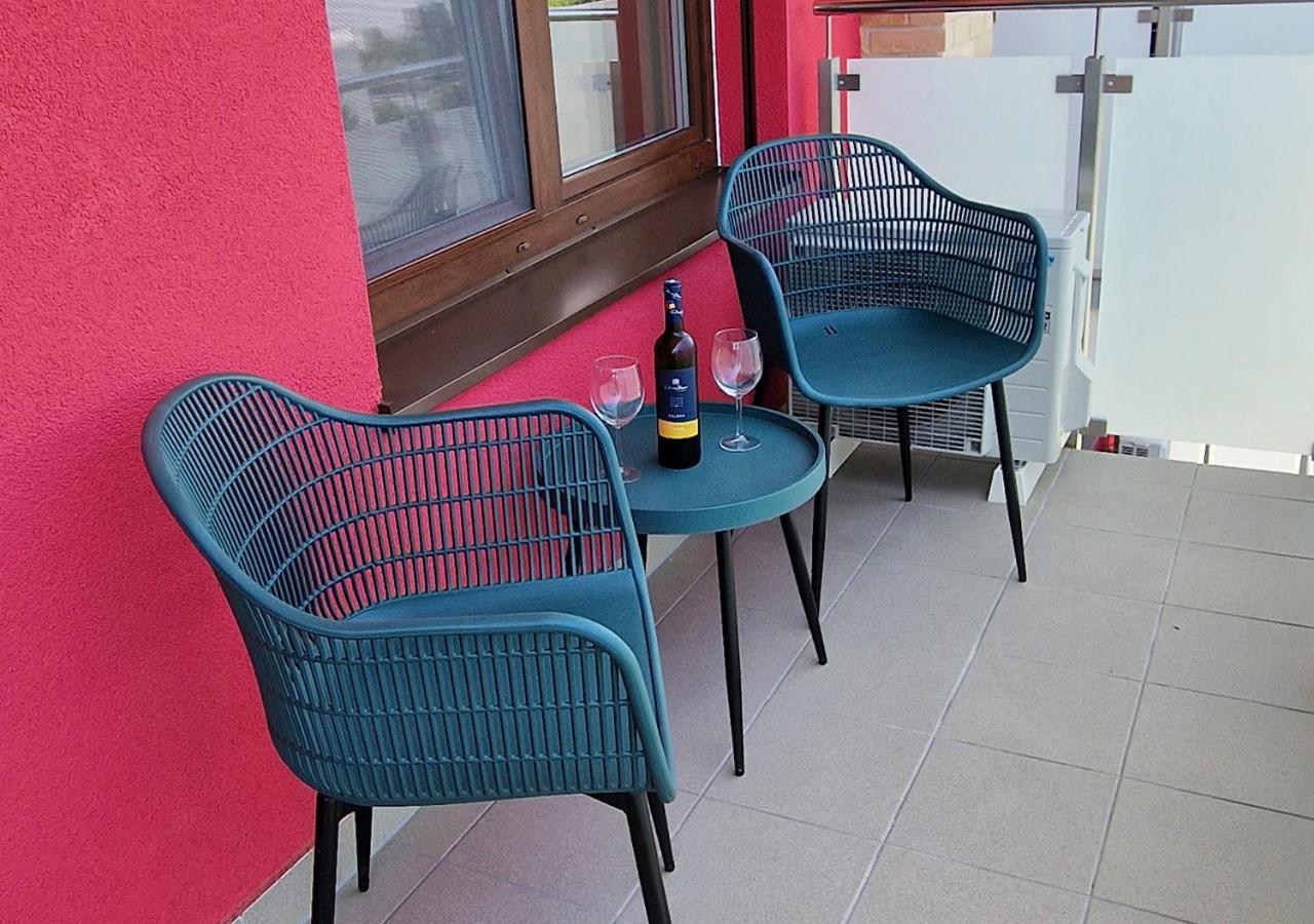 New Cozy 2 Room Pink Apartment Bratislava 059 Exterior photo