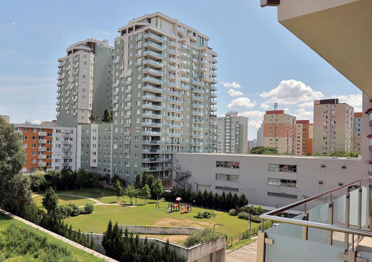 New Cozy 2 Room Pink Apartment Bratislava 059 Exterior photo